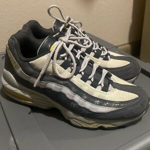 Grey , Nike air max , size 6